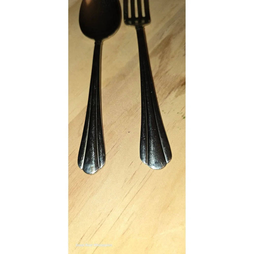 Oneida USA Tripoli‎ Stainless Steel Silver Flatware Spoon and Fork Set